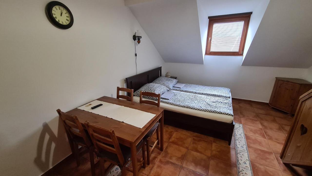 Gyulai Fuerdoe Apartman ภายนอก รูปภาพ