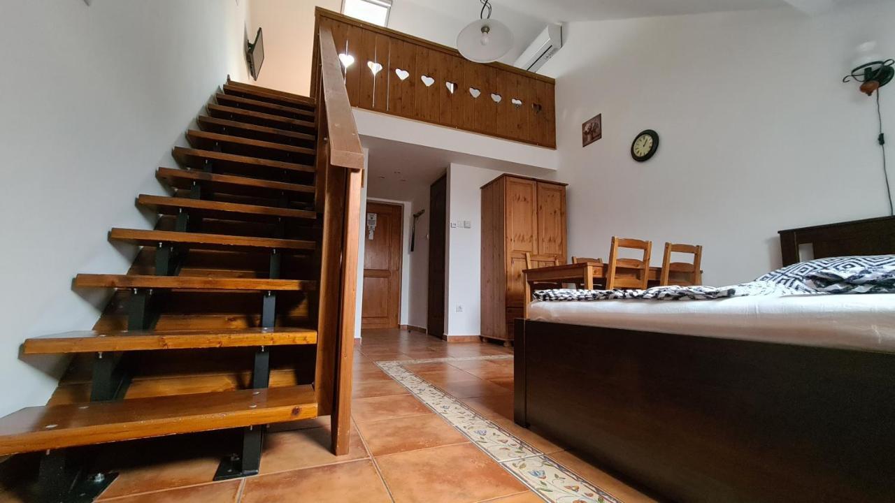 Gyulai Fuerdoe Apartman ภายนอก รูปภาพ