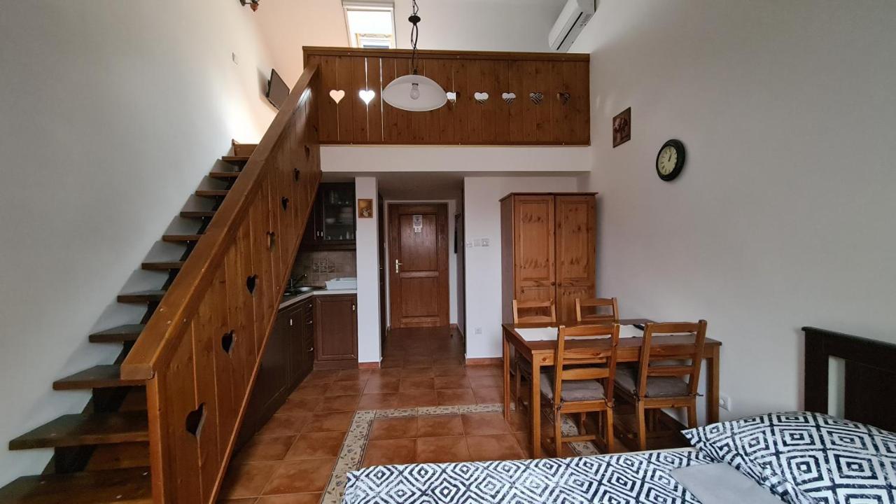 Gyulai Fuerdoe Apartman ภายนอก รูปภาพ