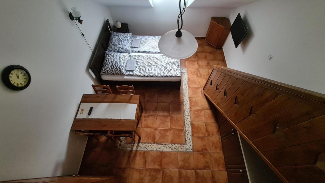 Gyulai Fuerdoe Apartman ภายนอก รูปภาพ