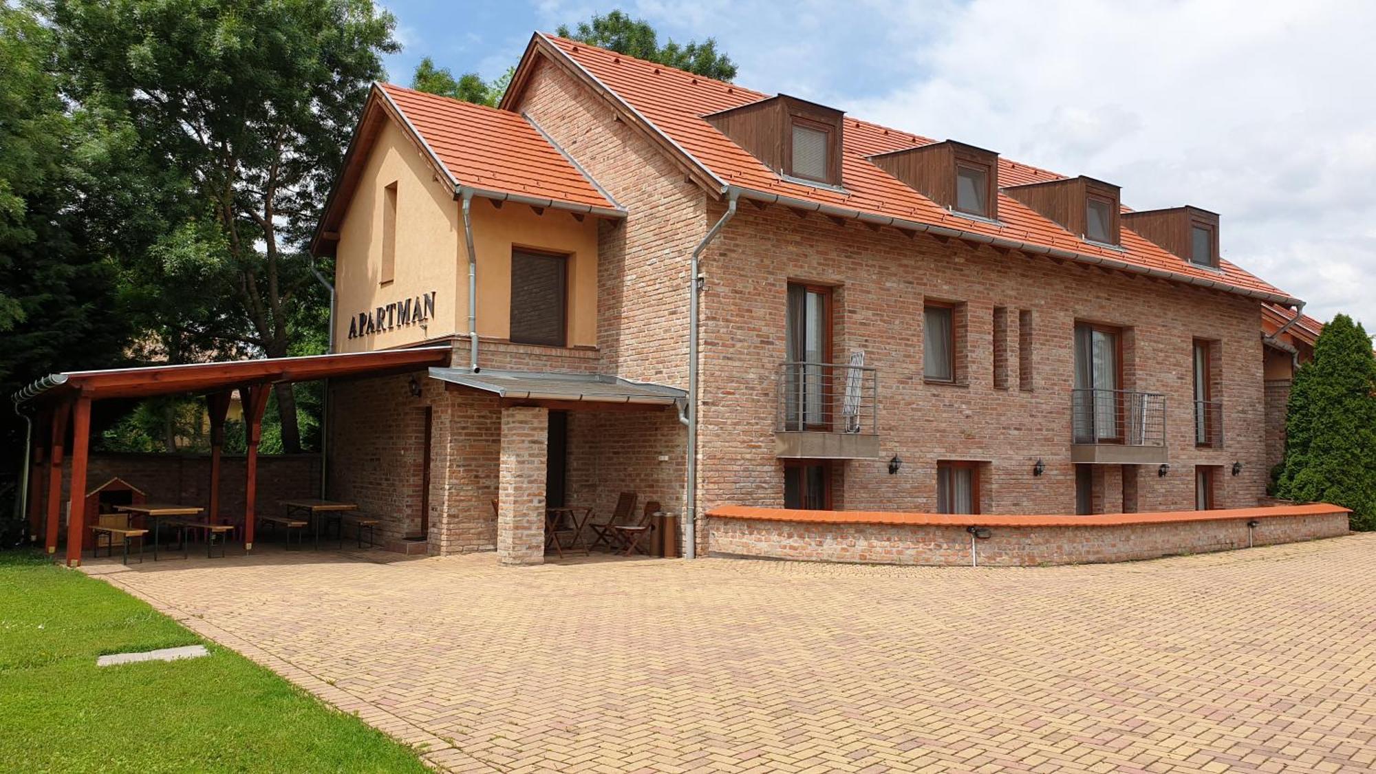 Gyulai Fuerdoe Apartman ภายนอก รูปภาพ