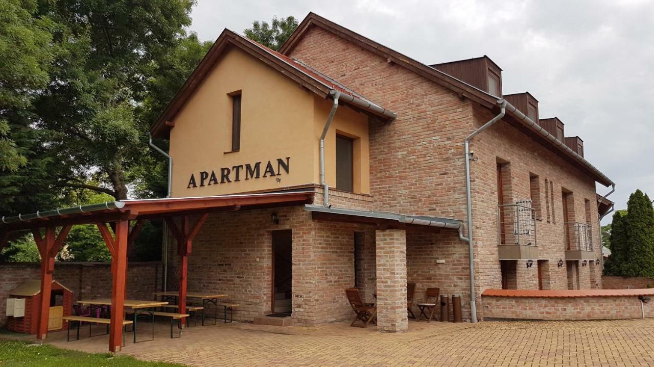 Gyulai Fuerdoe Apartman ภายนอก รูปภาพ