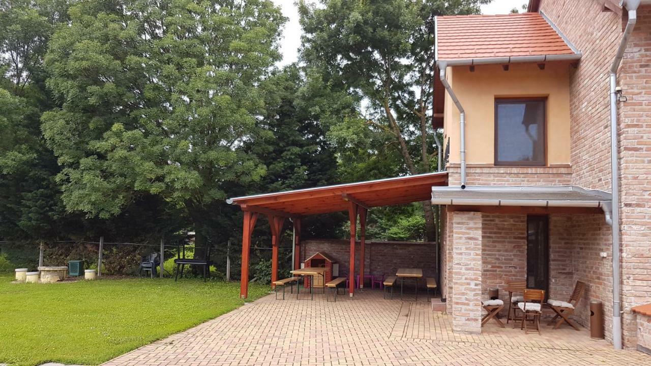 Gyulai Fuerdoe Apartman ภายนอก รูปภาพ